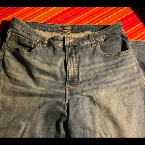 Women’s Lee Jeans . Gently worn.. - Picture 2 of 3